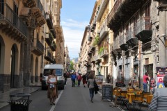 Daily life in Palermo mid day