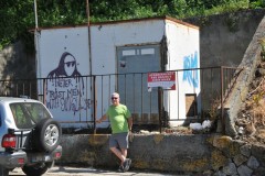 I saw this sign, graffiti in English. I could not resist having my photo taken in front of it. It reads Never trust men with Sunglasses.