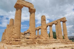 The Valley of the Temples is certainly the most important testimony of the ancient, classical culture of Sicily. It brings together the temples of gods goddesses as well as the area of the necropolis and sanctuaries outside the walls.