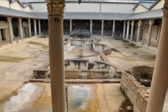 This area would have been the garden  decorated with a three-basin fountain, in the center of which decoration featuring fish swimming among the waves can be seen. In the open courtyard were fountains spurting from the mosaic pavement.