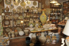 Nowadays, the production is more and more oriented to artistic production of ceramics and terra-cotta sculptures.  Note the ceramic heads in the center. The next two photos tells the story of this couple.