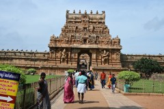 Entering the second gate which leads into a massively large courtyard and more buildings and temples. 
