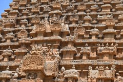 The layers of rows narrate Hindu legends and Puranic mythologies from the Shaiva, Vaishnava and Shakta traditions on the sides of the temple walls. 