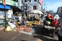 We have the chance to walk through a day time market in Madurai. It is also an important industrial and educational hub in South Tamil Nadu. The city is home to various automobile, rubber, chemical and granite manufacturing industries