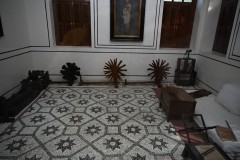 Mani Bhavan is a museum and historical building dedicated to Gandhi,  A room left the same as when occupied the residence and made history here at the same time for India 