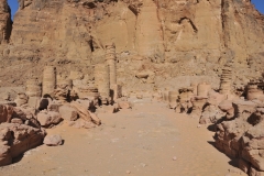 Jebel means mountain in Arabic. At the foot of the red sandstone mountain, considered holy since the ancient times, there is a big temple, dedicated to the Pharaohs of the New Reign and to their patron, Amon.