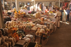 The stalls inside are arranged in concentric circles and the sun shines in from high windows. It creates a spectacular effect that makes me think of the old bazaars of the Silk Road days