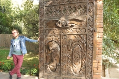 Boz describing in detail some of the decorations in the Botanical park for us.