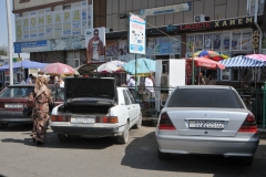 Many people have come for the central market to do their shopping.