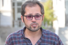 Boss explaining to us details of the Friday Mosque before we enter inside.