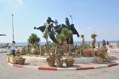 Traffic circle in front of the restaurant. 