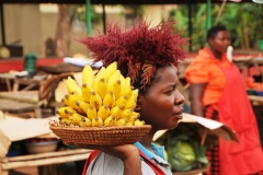I don't know which was more dramatic.. the color of her hair the beautiful bananas she is selling.