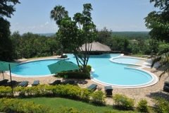 Swimming pool and swim up bar at the Paraa Safari Lodge