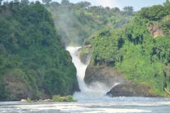 In a few photos you will see the falls of Lake Victoria from the top of the ridge