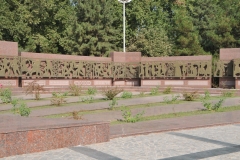 In the background of the monument there is a composition in relief telling about the restoration of Tashkent.