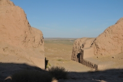 The enemies' approach lies parallel to the south east walls and invaders were vulnerable to attack from above. A massive gateway defended by two rectangular towers leads into a small rectangular chamber.