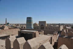 The old city of Khiva retains more than 50 historic monuments such as mosques, madrassa, bathhouses, mausoleums, harems and an ark, as well as more than 200 houses built during the 18th century.